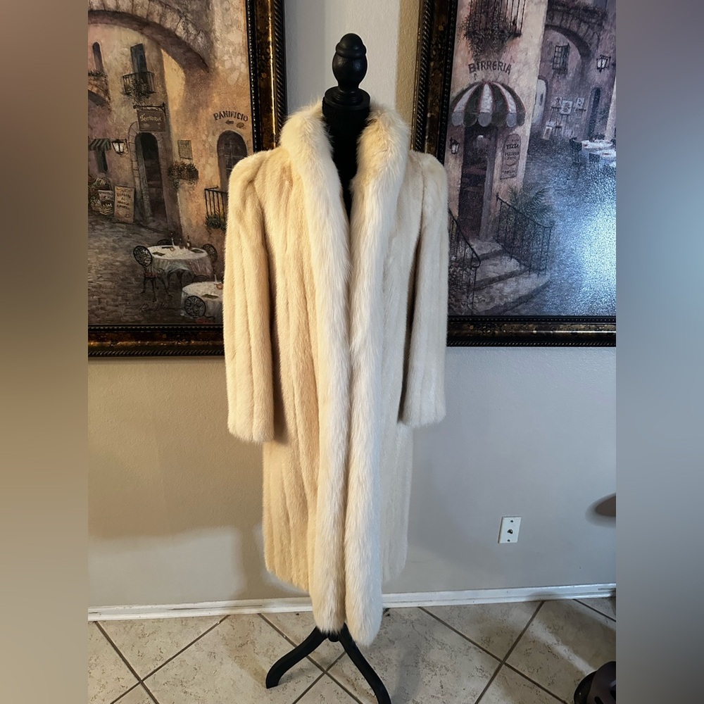 Gorgeous,John Ross Original Ivory Fox/Mink Fur. Size Small/Medium. 44” Length.